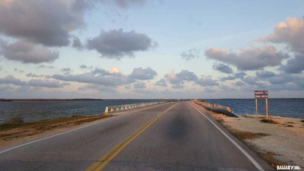 Carreteras cubanas en el mar