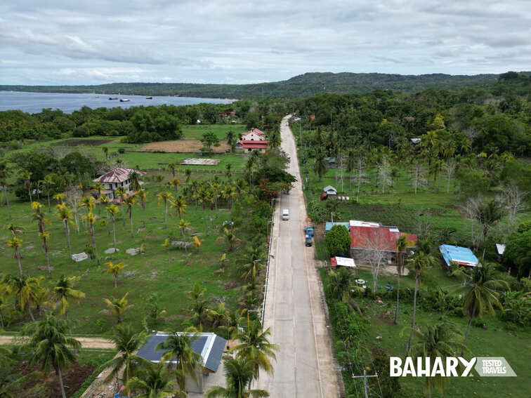 Vista panorámica de la isla de Siquijor en Filipinas, destacando su belleza natural y paisajes tropicales.